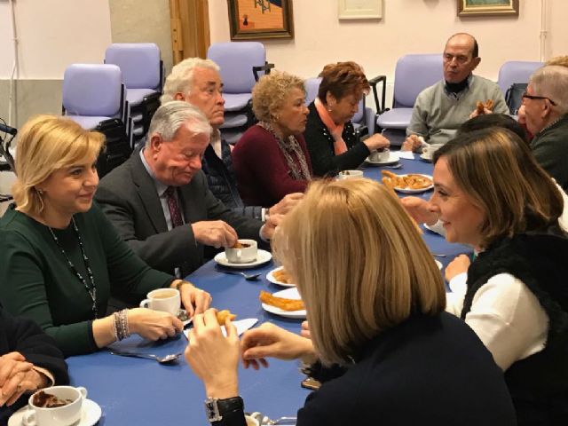La consejera de Familia elogia el apoyo social y psicológico que presta la Asociación de Laringectomizados de la Región - 1, Foto 1