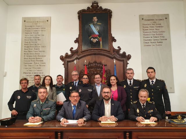 El alcalde de Lorca firma la adhesión municipal al Protocolo VioGen para la protección integral de las víctimas de violencia doméstica y de género - 1, Foto 1