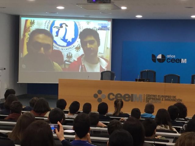 Estudiantes de la Región mantienen un encuentro virtual con la base militar española en la Antártida - 2, Foto 2