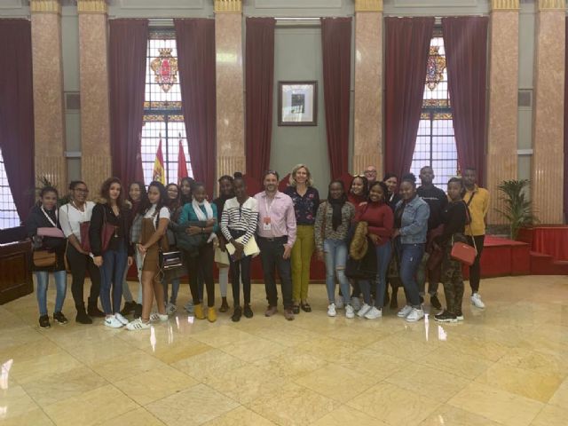 Alumnos de Isla de la Reunión visitan el emblemático Salón de Plenos del Ayuntamiento - 1, Foto 1