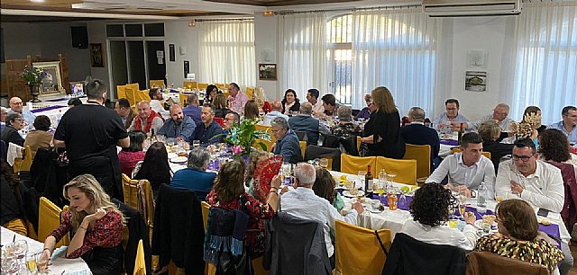 Grato ambiente en la comida de hermandad de la Cofradía de Nuestro Padre Jesús Nazareno y Santo Entierro de Cristo - 2, Foto 2