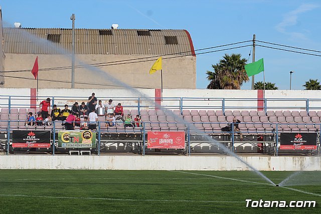 Se retoma el uso del estadio municipal “Juan Cayuela” tras los trabajos de resiembra del césped, Foto 2