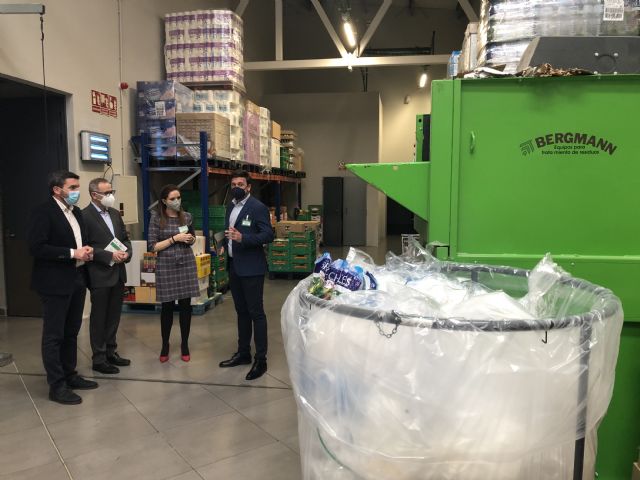 Luengo reafirma la apuesta de la Comunidad por la reducción del uso de plásticos y su reutilización - 1, Foto 1