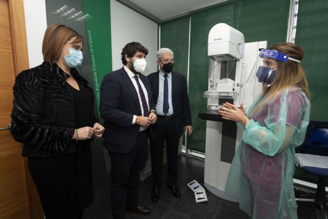 López Miras: La prevención, detección precoz y tratamiento del cáncer son prioritarios junto a la gestión de la pandemia - 2, Foto 2