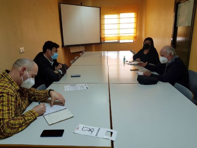 Podemos exige al Ayuntamiento que solucione el conflicto laboral con las trabajadoras de limpieza de los colegios - 2, Foto 2