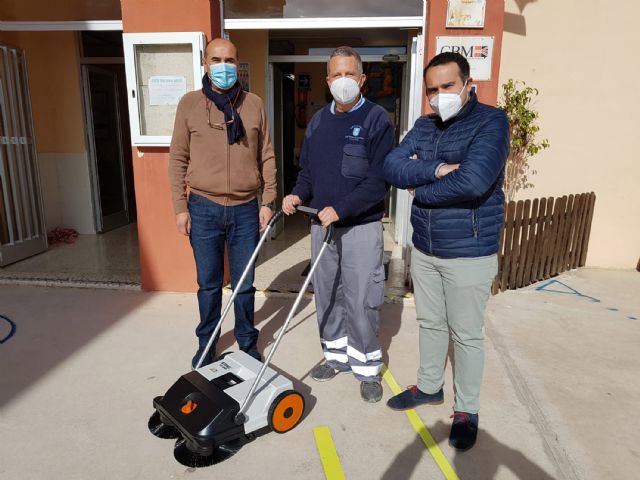 Seis colegios torreños reciben barredoras y sopladoras eléctricas para la limpieza de sus zonas exteriores - 2, Foto 2