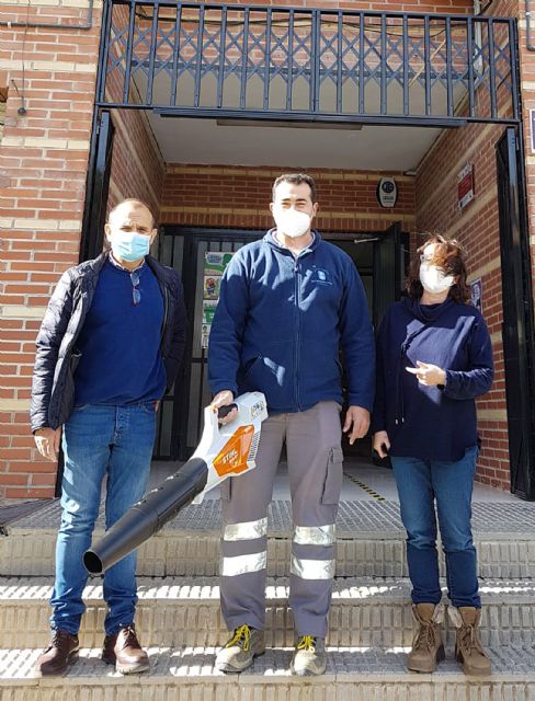 Seis colegios torreños reciben barredoras y sopladoras eléctricas para la limpieza de sus zonas exteriores - 4, Foto 4