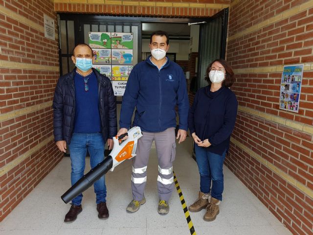 Seis colegios torreños reciben barredoras y sopladoras eléctricas para la limpieza de sus zonas exteriores - 5, Foto 5