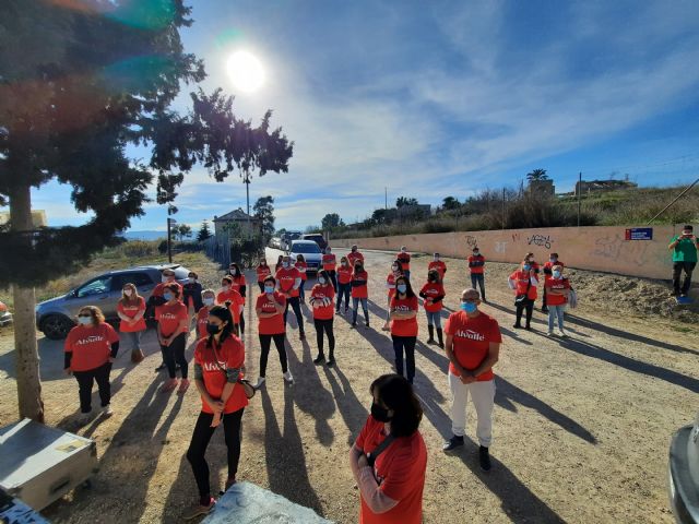 Más de 30 voluntarios participan en una jornada de plantación de árboles y plantas en el Paraje del Agua Salá - 4, Foto 4