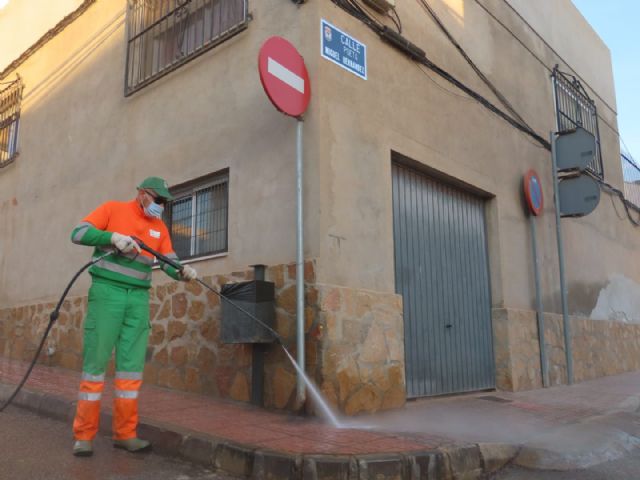 El Ayuntamiento lleva a cabo una actuación de limpieza en profundidad en la zona del Cementerio Viejo - 1, Foto 1