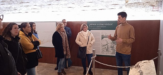 Primeras visitas guiadas a la exposición Ancestros. Neandertales en la Región de Murcia - 1, Foto 1