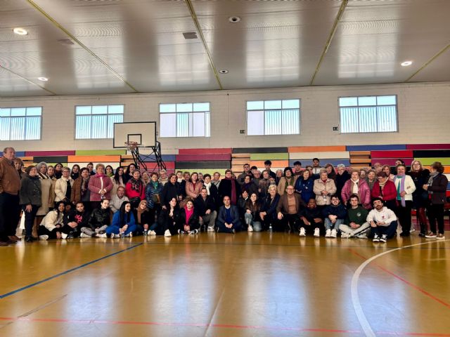 Mayores y jóvenes voluntarios celebran en Molina de Segura un Encuentro Intergeneracional - 2, Foto 2
