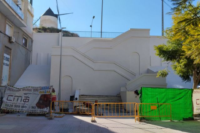 El Ayuntamiento y la AA VV de San Diego arreglan la escalera de acceso a la Muralla de Tierra - 1, Foto 1