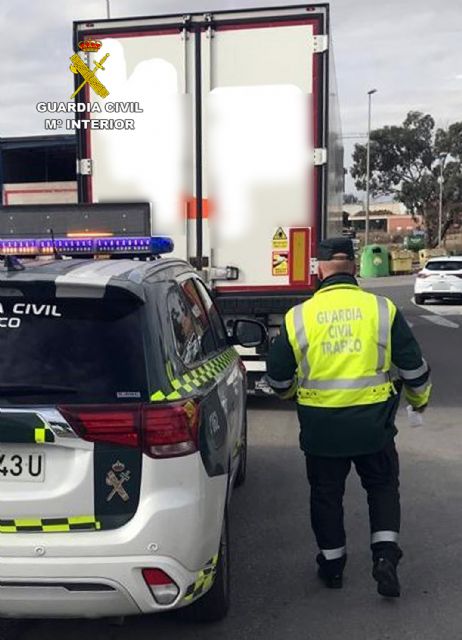 La Guardia Civil investiga a un camionero que conducía superando seis veces la tasa máxima de alcoholemia - 2, Foto 2