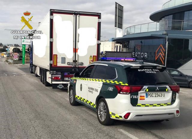 La Guardia Civil investiga a un camionero que conducía superando seis veces la tasa máxima de alcoholemia - 3, Foto 3