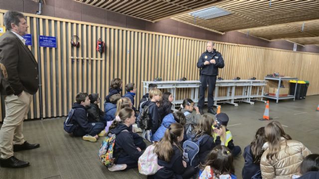 El Ayuntamiento de Murcia acerca la labor de la Policía Local a los escolares en una visita a la Comisaría Infante - 3, Foto 3