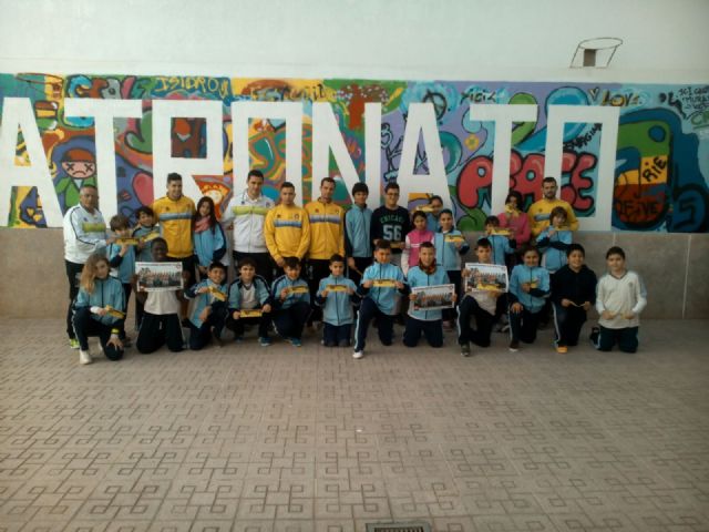 Varios peques  disfrutarán de una invitación para el duelo del sábado - 1, Foto 1