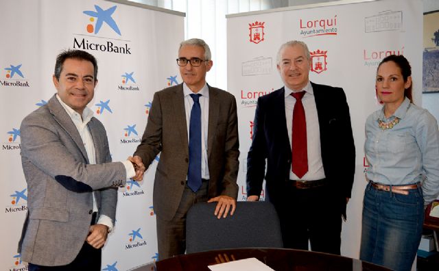 El Ayuntamiento de Lorquí y MicroBank  suscriben un convenio de colaboración para incentivar la actividad emprendedora - 1, Foto 1