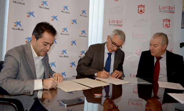 El Ayuntamiento de Lorquí y MicroBank  suscriben un convenio de colaboración para incentivar la actividad emprendedora - 3, Foto 3