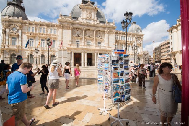 Los visitantes podrán llevarse un libro con su foto como recuerdo de la ciudad - 1, Foto 1