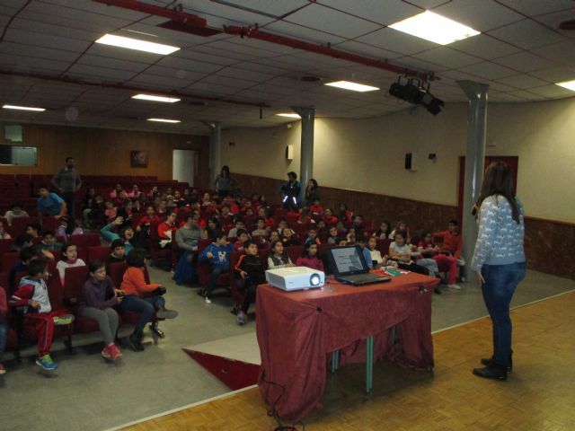 Los alumnos de 4° de Primaria reciben una charla sobre la concienciación del bienestar animal - 1, Foto 1