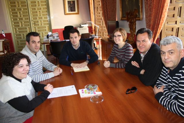 El Ayuntamiento entrega su subvención anual a la Junta Central de Cofradías de Semana Santa - 1, Foto 1