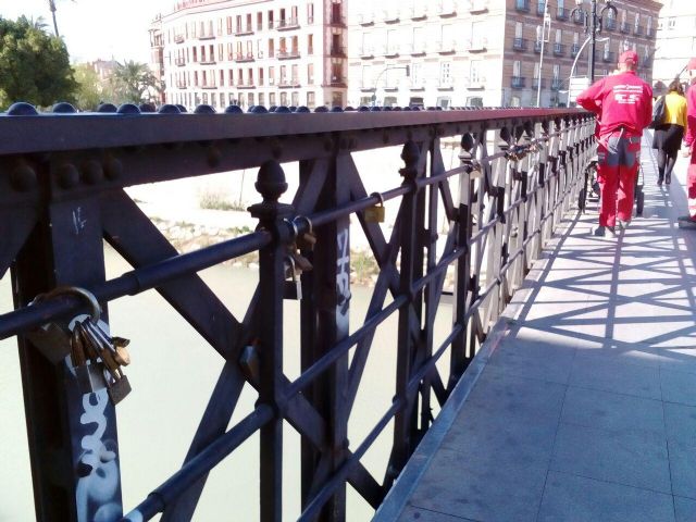 Retiran los candados del Puente Viejo tras una denuncia de HUERMUR - 3, Foto 3