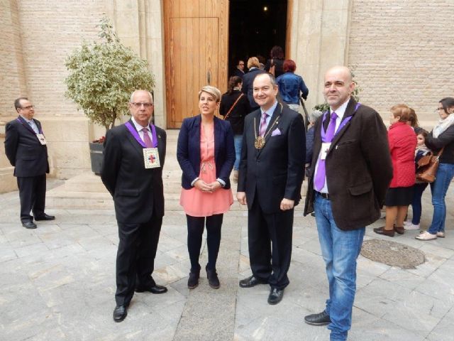 Noelia Arroyo participa en el besapié del Cristo del Rescate en la iglesia San Juan Bautista de Murcia - 1, Foto 1