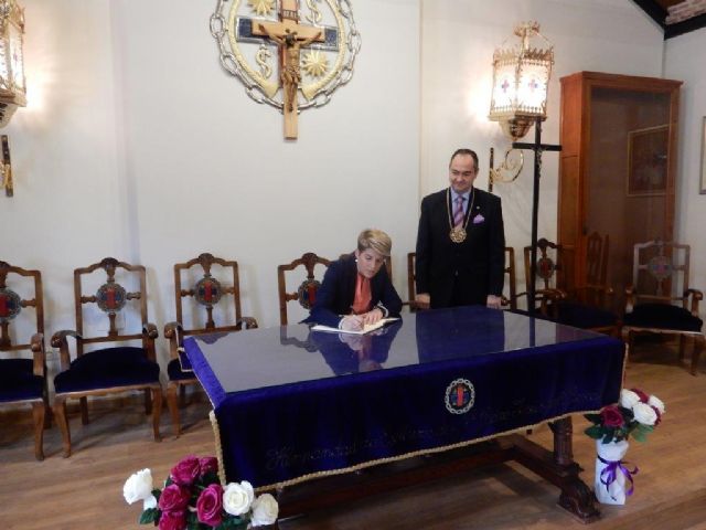 Noelia Arroyo participa en el besapié del Cristo del Rescate en la iglesia San Juan Bautista de Murcia - 2, Foto 2