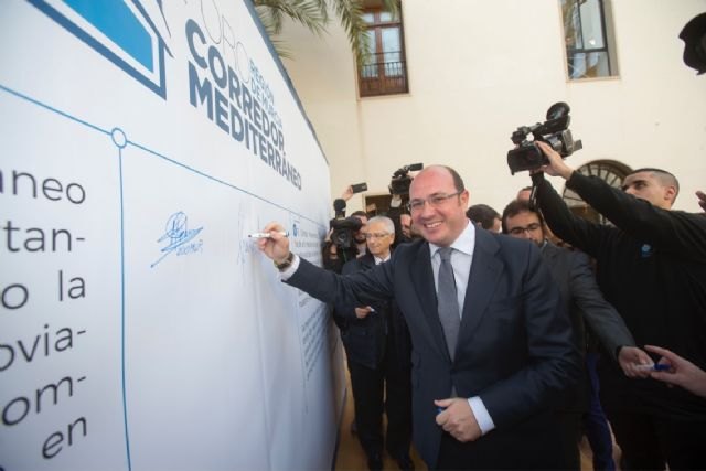 Pedro Antonio Sánchez: Todos juntos y con una única voz firme y sólida definiremos el Corredor Mediterráneo que ya toca a la Región - 2, Foto 2
