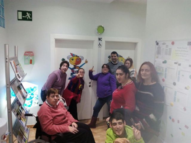 Usuarios del Centro de día José Moyá Trilla visitan el Centro Multidisciplinar Celia Carrión Pérez de Tudela, Foto 1