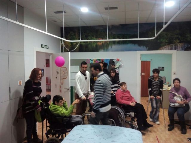 Usuarios del Centro de día José Moyá Trilla visitan el Centro Multidisciplinar Celia Carrión Pérez de Tudela, Foto 3