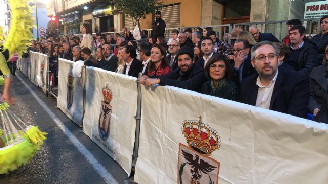 El presidente Fernando López Miras asiste al primer gran desfile de comparsas y carrozas del Carnaval de Águilas - 1, Foto 1
