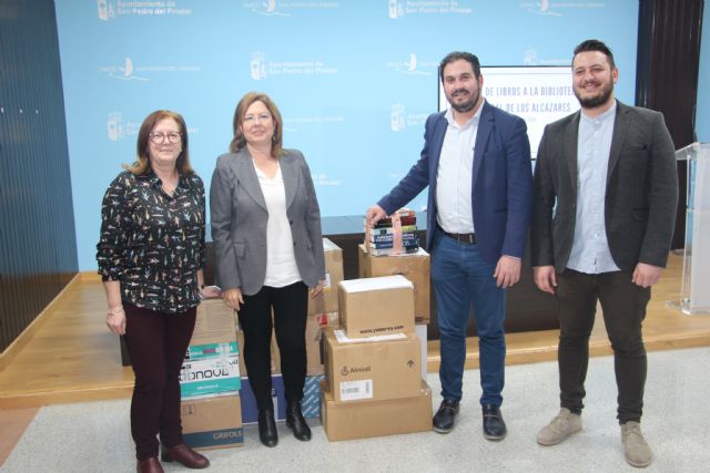 San Pedro del Pinatar dona más de 400 libros a la biblioteca municipal de Los Alcázares - 2, Foto 2