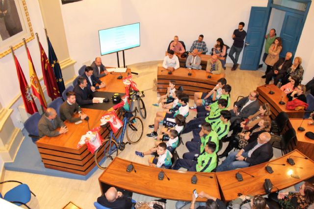El alcalde recibe al equipo cadete y a los alumnos de la Escuela Ciclista Alcantarilla ECA Cycling - 3, Foto 3