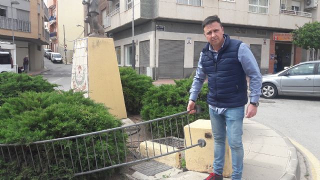 El derrumbe de un tramo de la histórica muralla medieval del castillo provoca la caída de toneladas de piedras ante la total desidia del actual gobierno local - 3, Foto 3