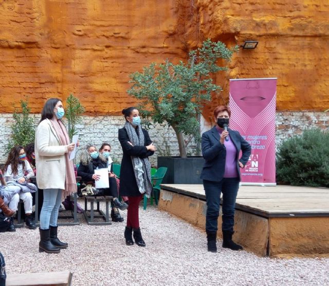 La directora general de Mujer participa en el foro ´Mujeres contra la pobreza´, una de las actividades programadas con motivo del 8 de marzo - 1, Foto 1