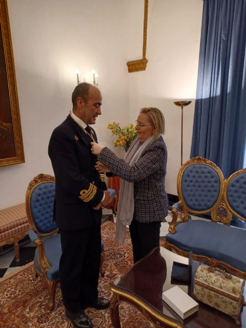 La Hermana Mayor del Resucitado visita al Almart - 1, Foto 1