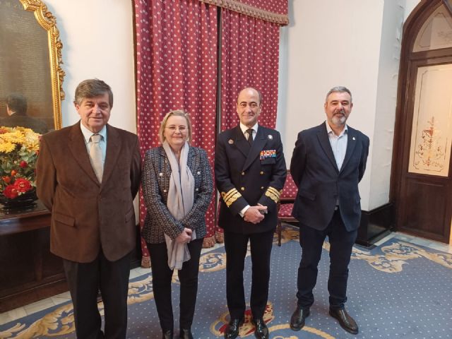 La Hermana Mayor del Resucitado visita al Almart - 3, Foto 3