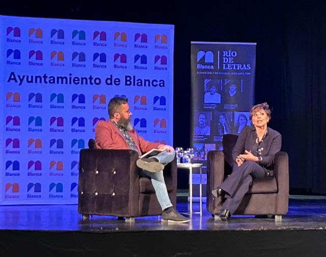 Lleno en el Teatro Victoria para ver a Sonsoles Ónega, galardonada con el último Premio Planeta, durante la inauguración de Río de Letras - 2, Foto 2