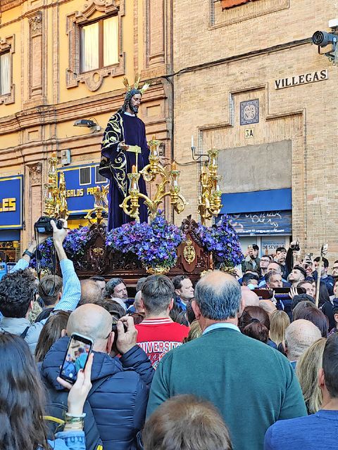 Religión. Sevilla. El Cristo de la Redención presidió el Vía-crucis de las Hermandades de Sevilla que fue hasta la Catedral hispalense - 5, Foto 5