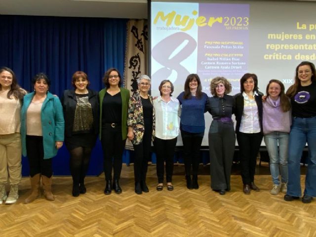 La empresaria y filántropa Remedios Sánchez Guerrero y las voluntarias de Afilor, premios ´Trece Rosas Lorca´ 2024 - 1, Foto 1