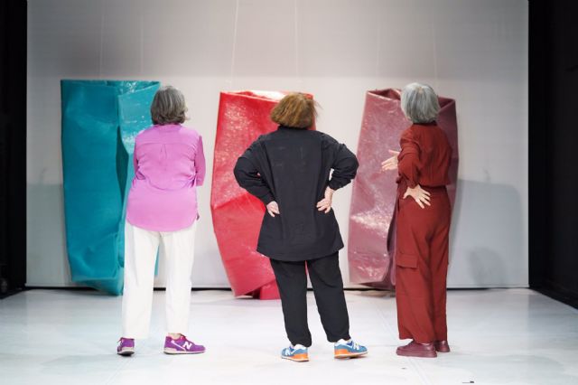 El Centro Párraga muestra cómo Los Detectives trabajan con sus madres en una versión personal de 'Las tres hermanas' de Chéjov - 1, Foto 1