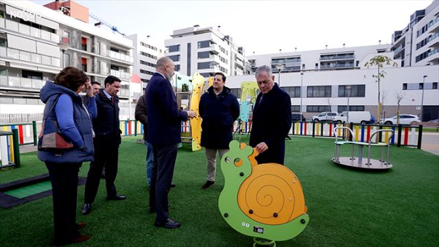 Sevilla apuesta por la mejora de sus barrios con nuevas zonas infantiles y urbanismo accesibles - 1, Foto 1