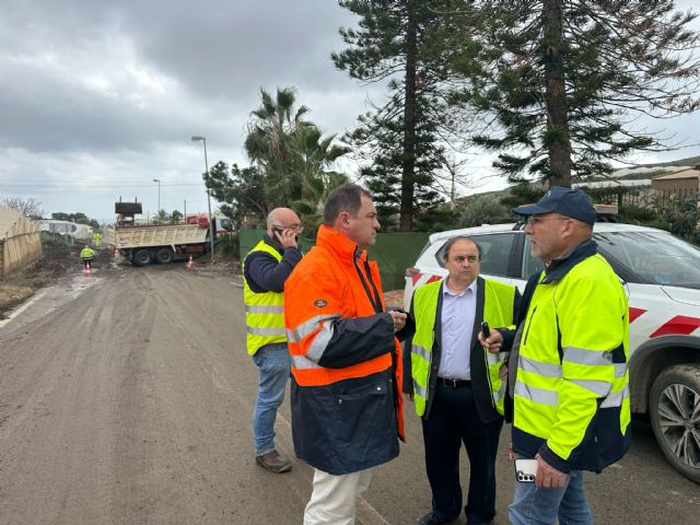 La Comunidad realiza labores de limpieza en las carreteras regionales afectadas por las lluvias - 1, Foto 1