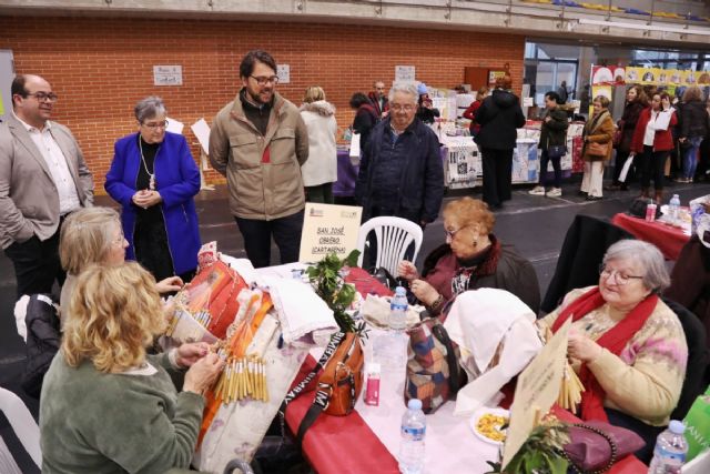 La Palma reúne a 400 encajeras de bolillo en el XXVI encuentro nacional de esta técnica artesana - 1, Foto 1