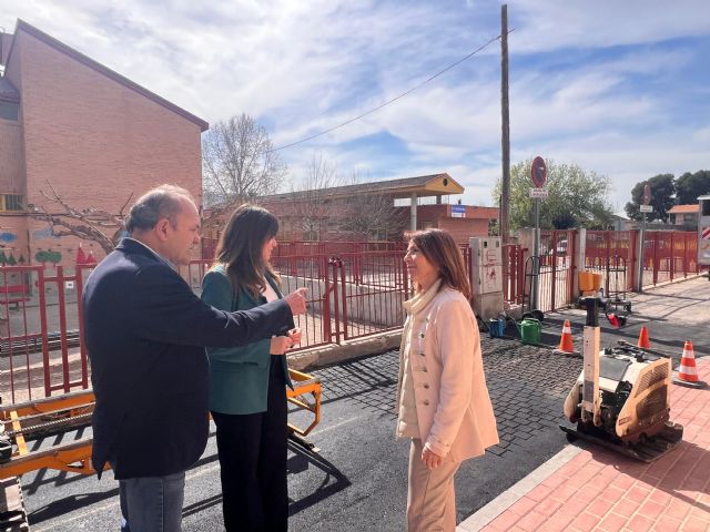 Avanzan las obras para crear un entorno más seguro y accesible junto al CEIP José Martínez Tornel - 2, Foto 2