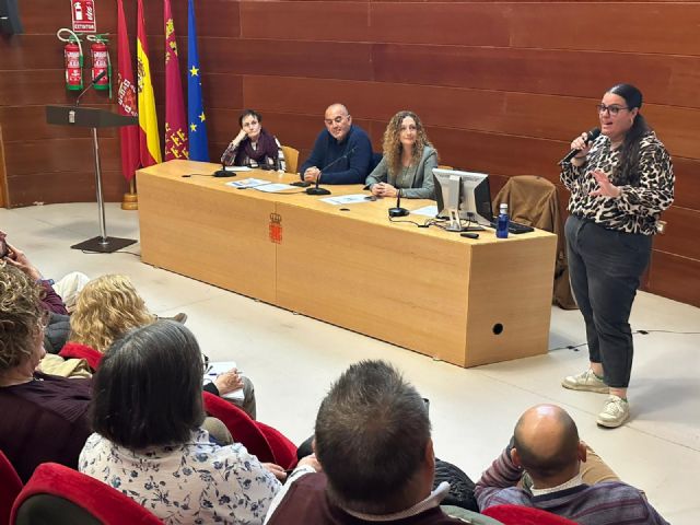 El Ayuntamiento de Murcia presenta el programa Dar el Paso para impulsar el voluntariado senior - 2, Foto 2