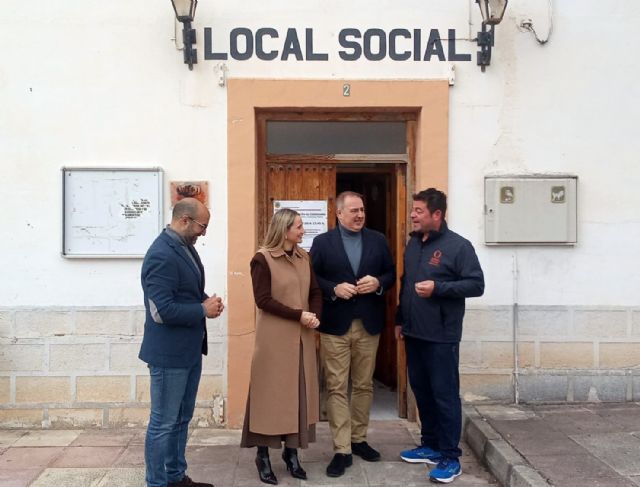 La alcaldesa de Cehegín y el Director General de Administración Local visitan el nuevo local social de Valentín - 2, Foto 2