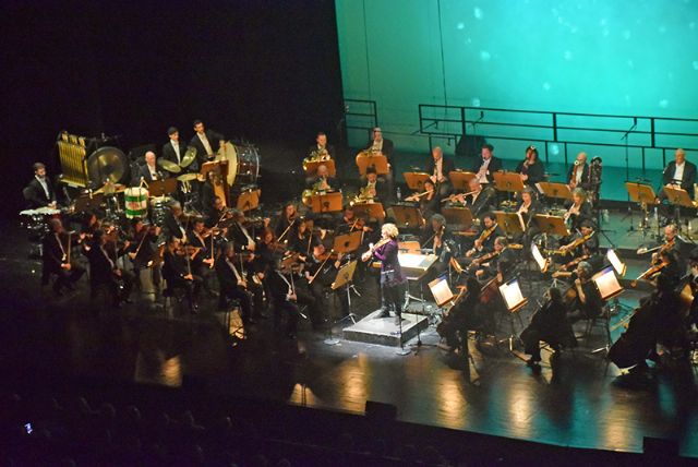 Un final apoteósico con ‘La saeta’ puso en pie al Auditorio Fibes - 2, Foto 2